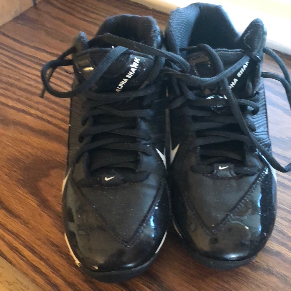 Soccer shoes with cleats